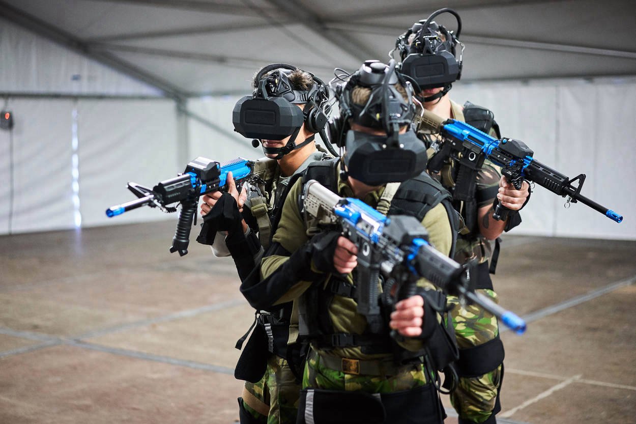 צור קשר לחימה מיתקדמת